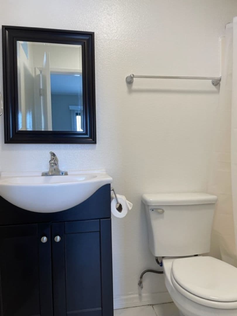 Long Beach Apartment: 1020 Roswell Ave.