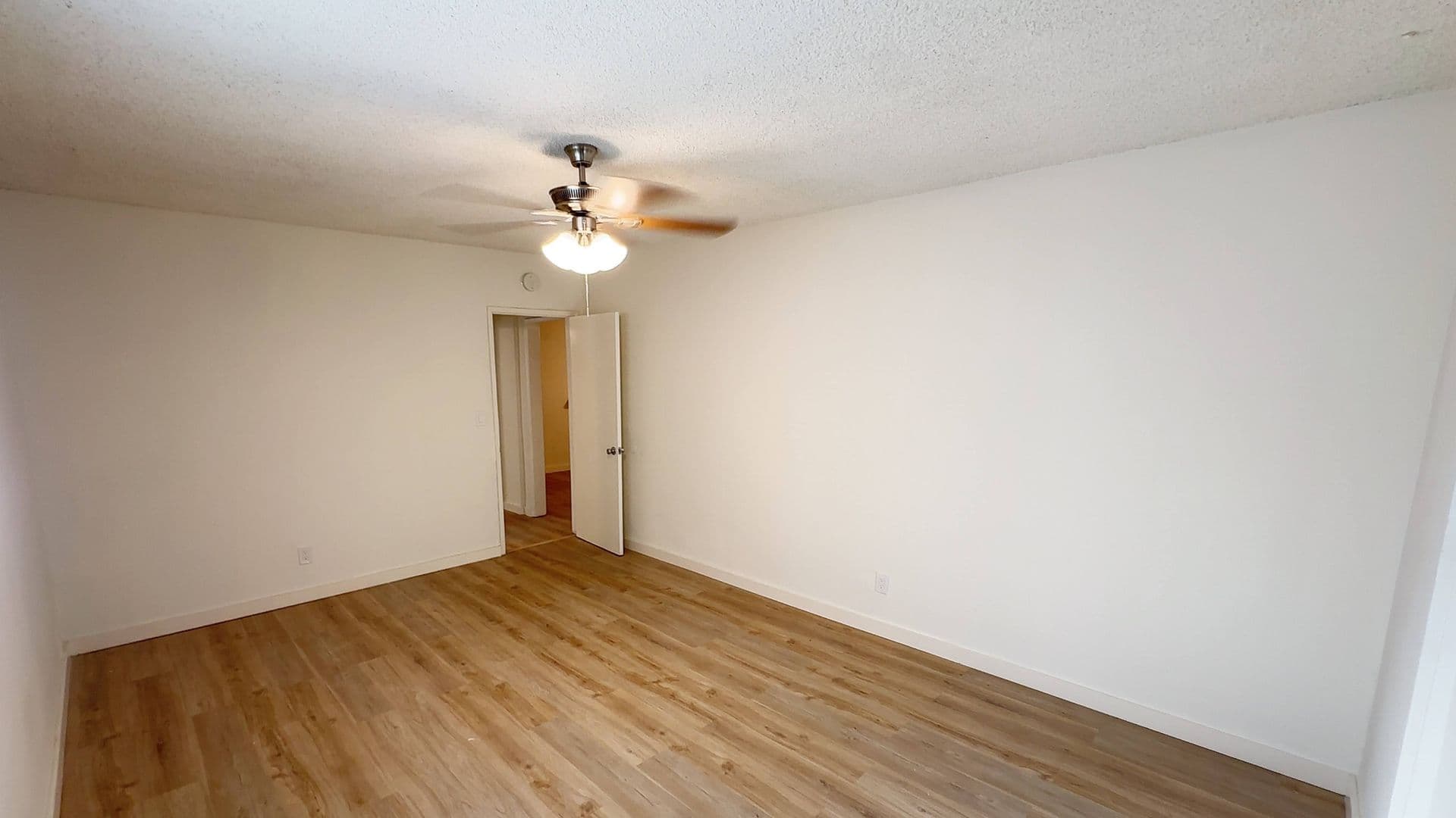 Garden Grove Apartment: 10332 Lampson Ave.