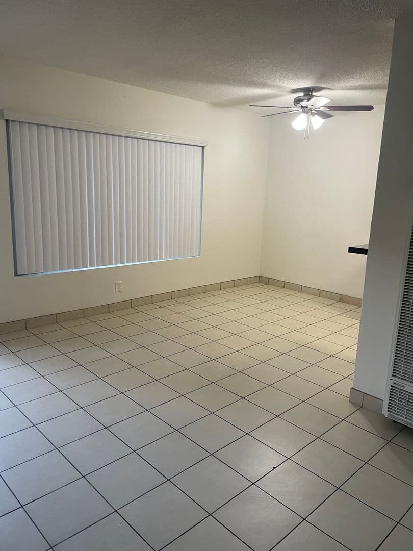Anaheim Apartment: 525 S. East St. #4