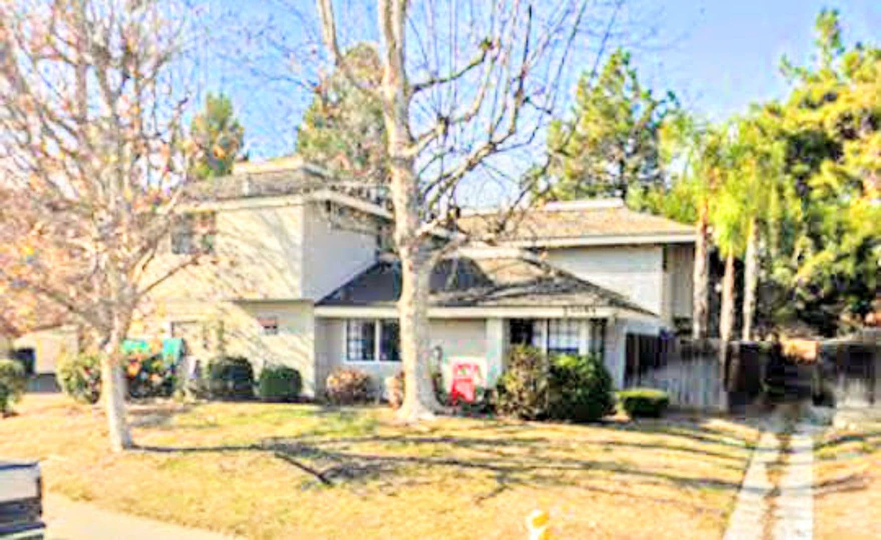 Lake Forest Apartment: 23051 Village Dr.