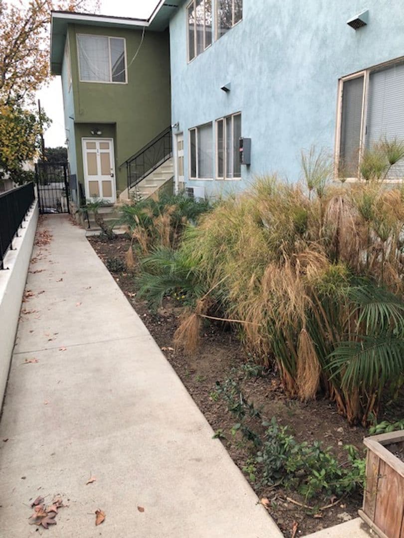 Long Beach Apartment: 2210 Locust Ave.
