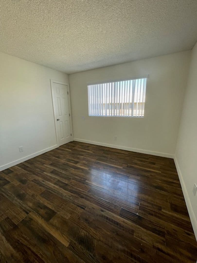 Long Beach Apartment: 1015 E. 5th St.