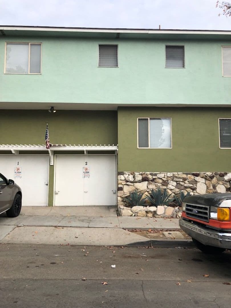 Long Beach Apartment: 2210 Locust Ave.
