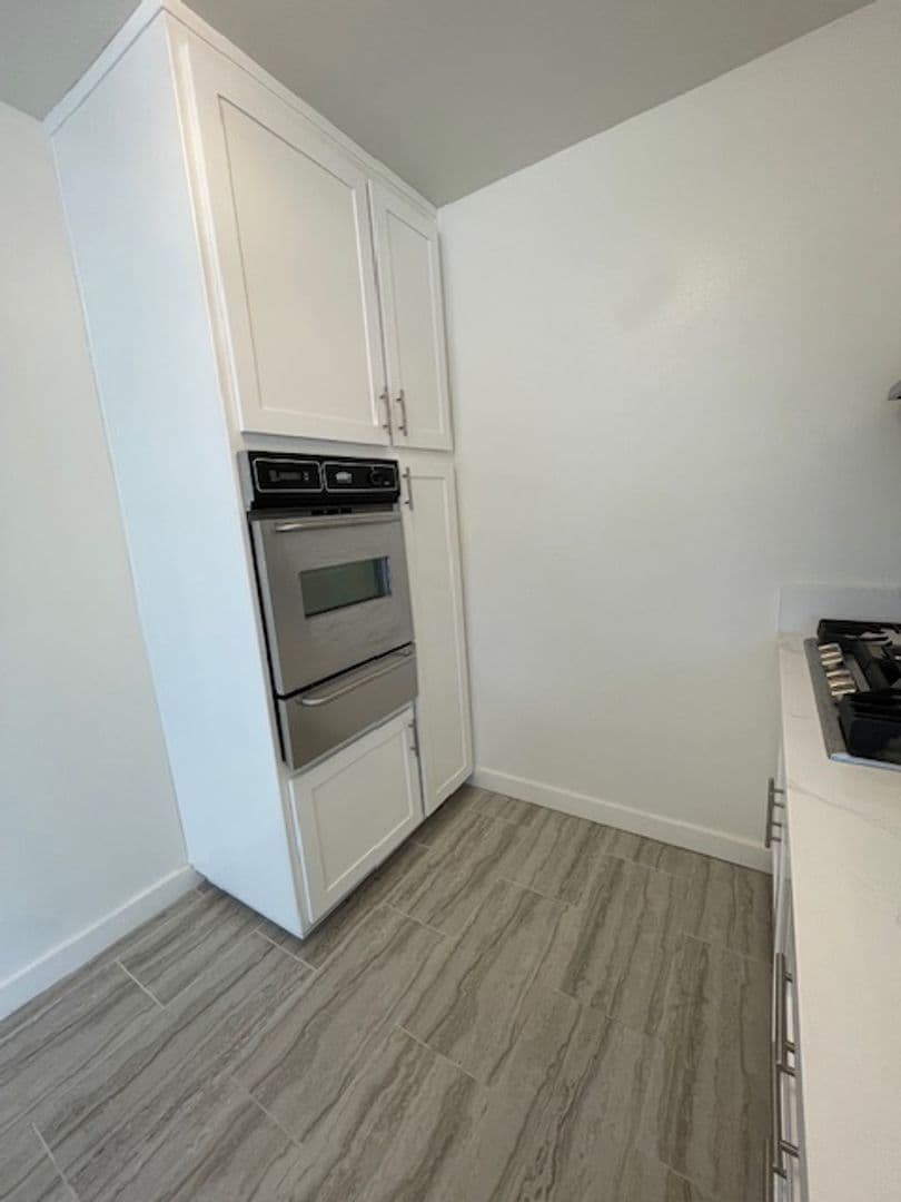 Lakewood Apartment: 2616 Green Meadow Rd.