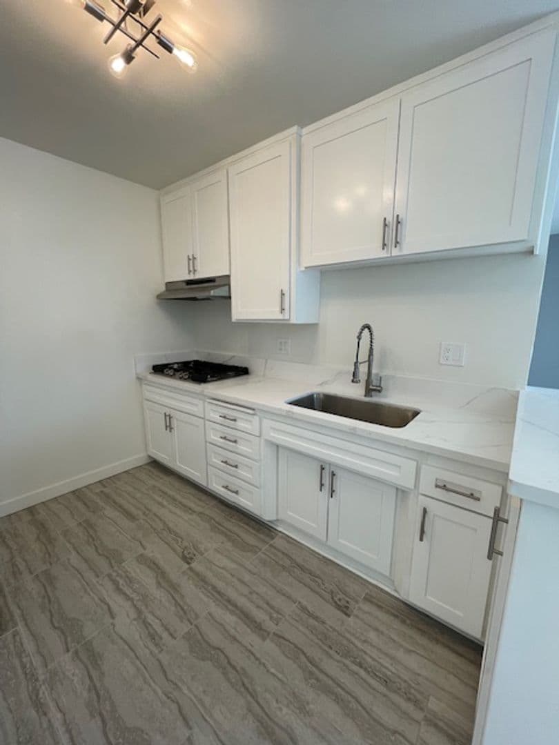 Lakewood Apartment: 2616 Green Meadow Rd.