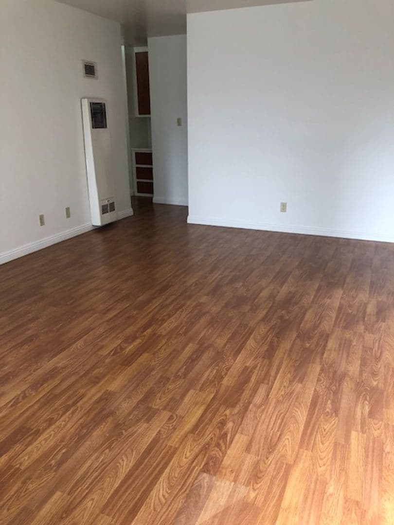 Long Beach Apartment: 2210 Locust Ave.