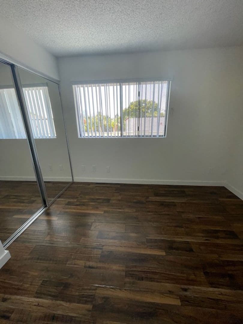 Long Beach Apartment: 1015 E. 5th St.