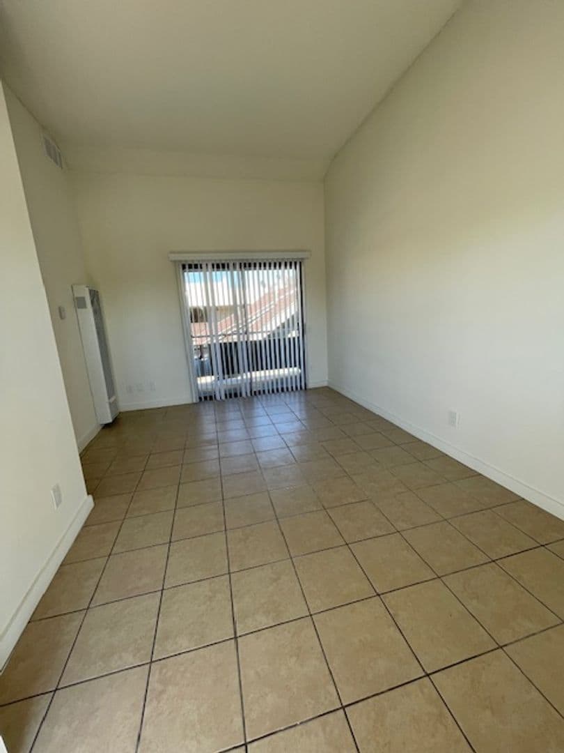 Long Beach Apartment: 1015 E. 5th St.