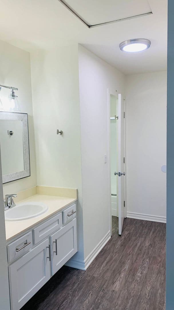 Lake Forest Apartment: 23051 Village Dr.