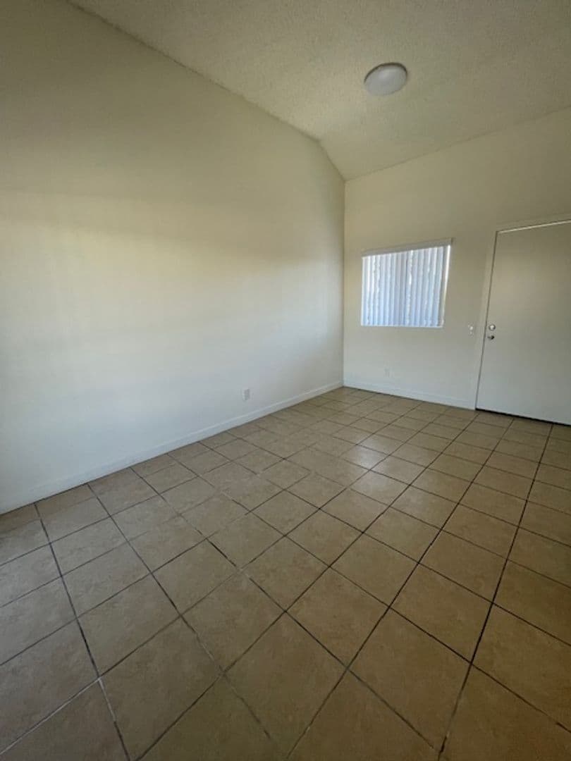 Long Beach Apartment: 1015 E. 5th St.