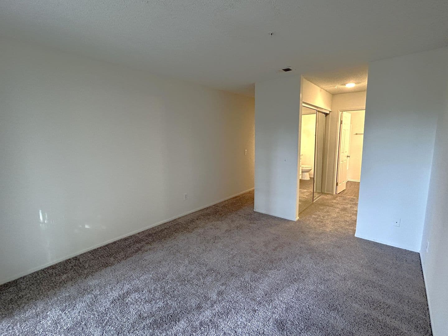 Anaheim Apartment: 700 S. Magnolia Ave.
