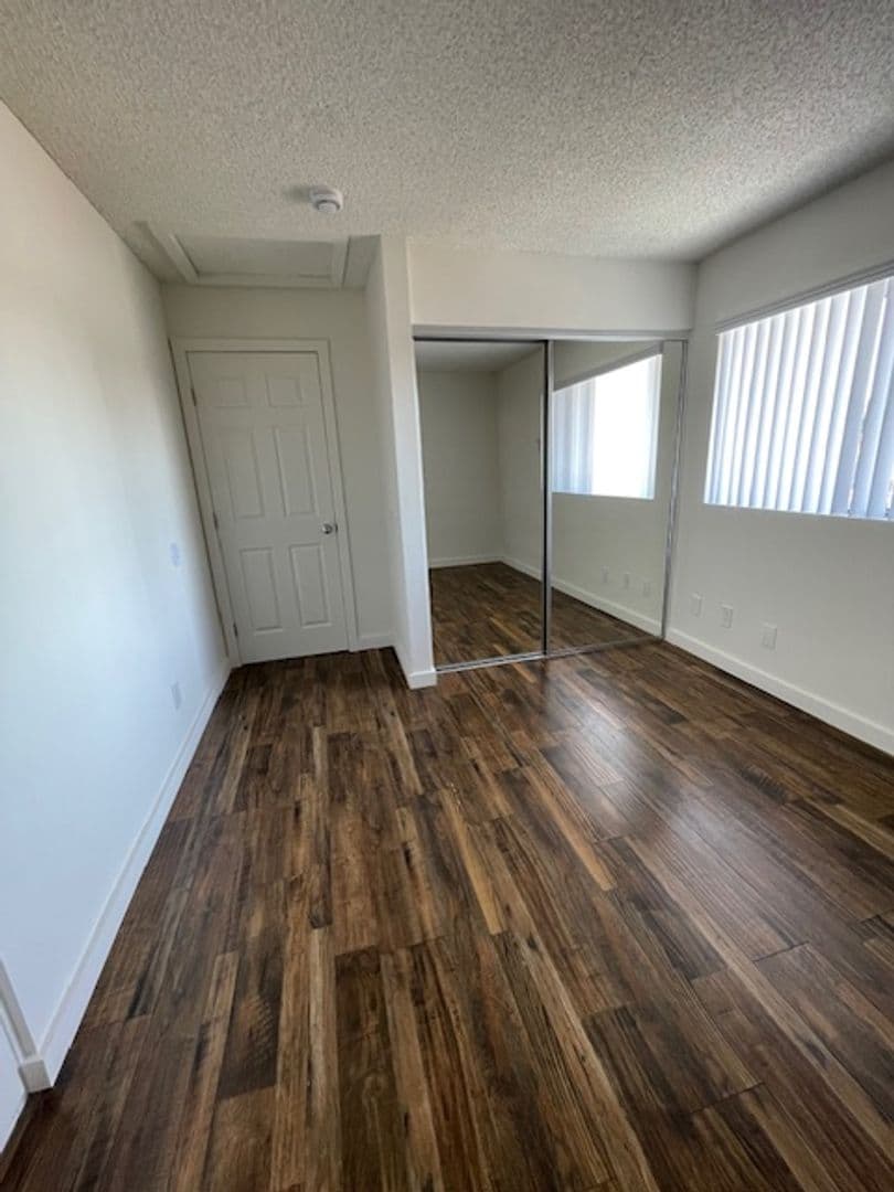Long Beach Apartment: 1015 E. 5th St.