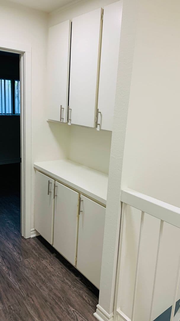 Lake Forest Apartment: 23051 Village Dr.