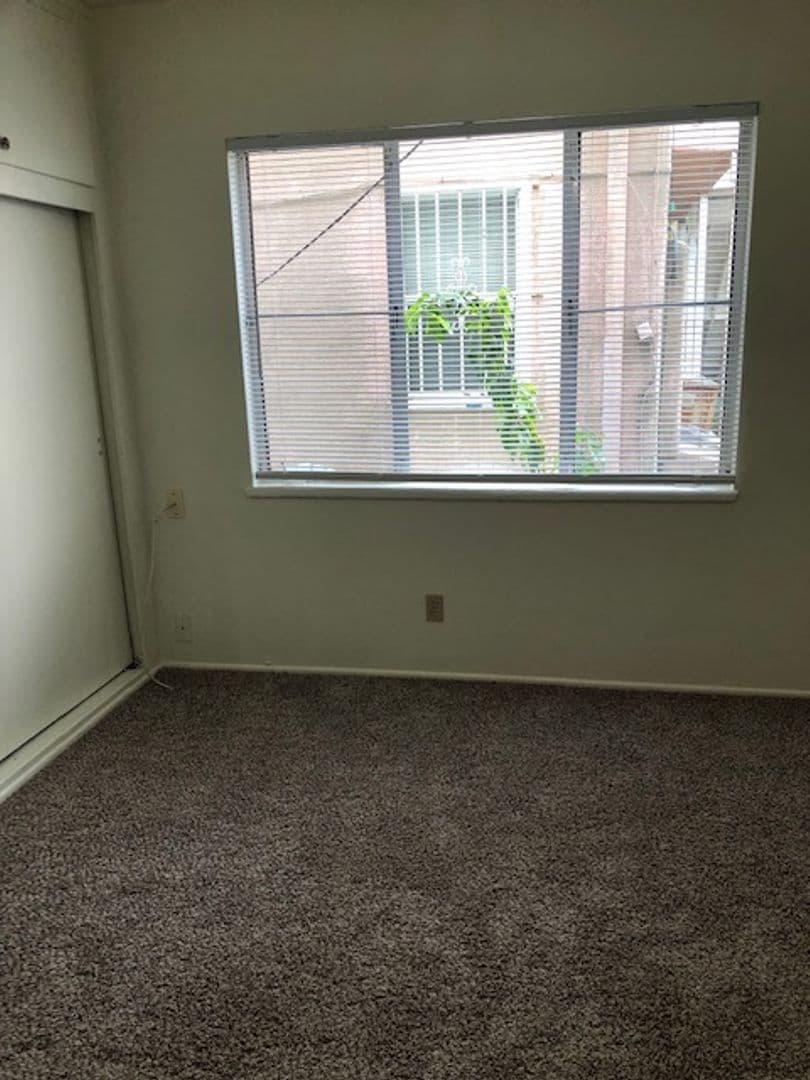 Long Beach Apartment: 2210 Locust Ave.