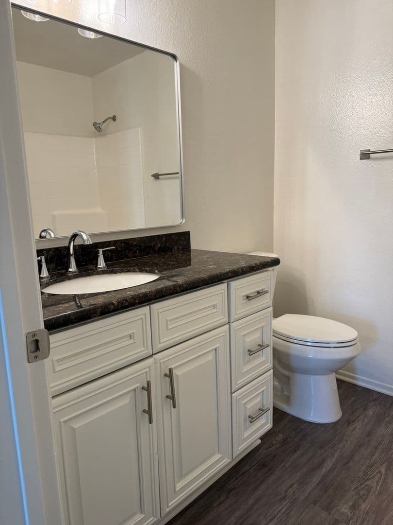 Anaheim Apartment: 700 S. Magnolia Ave.