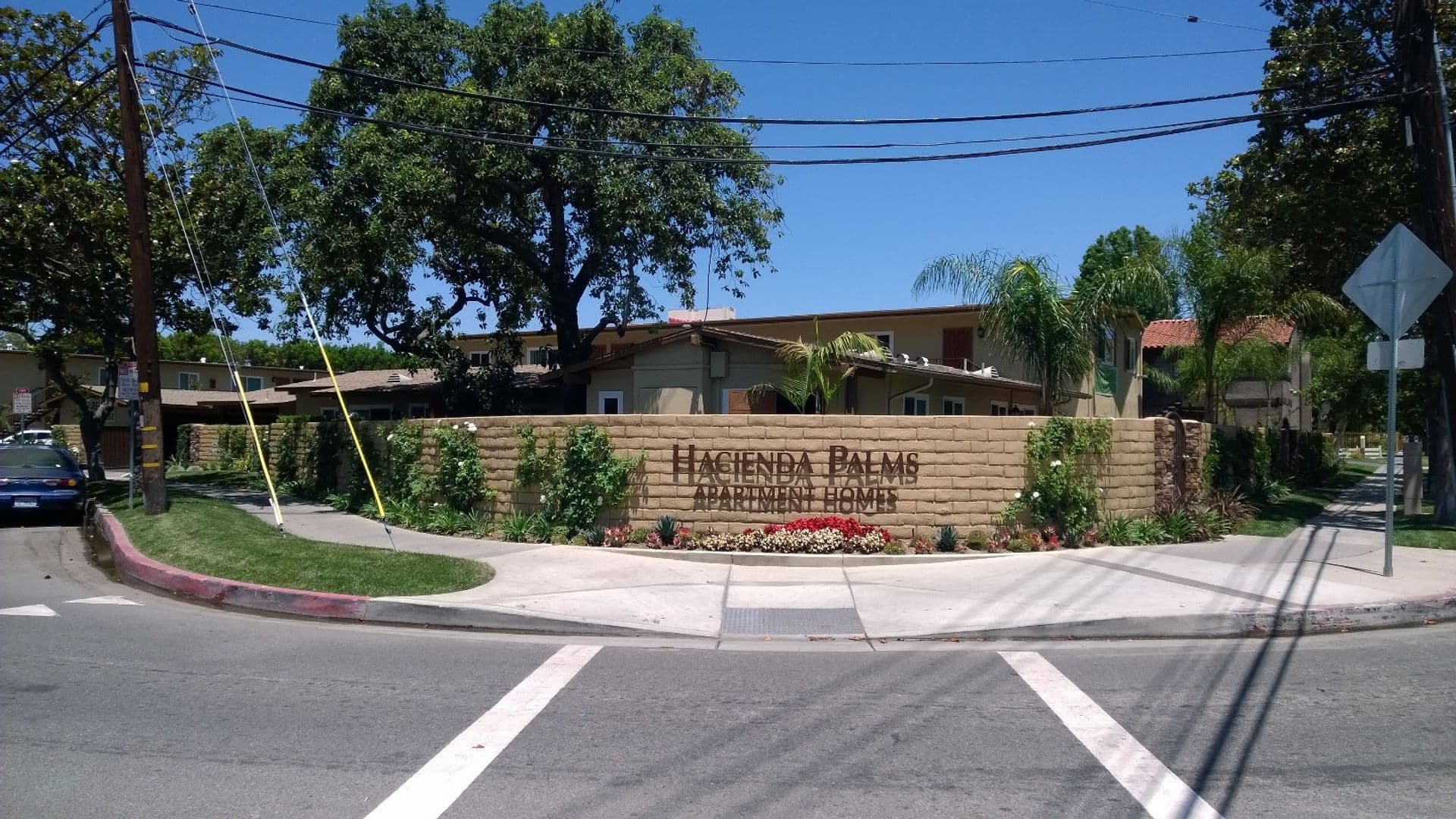 Santa Ana Apartment: 322-324 S. Lyon St. & 1607 E. Chestnut Ave.
