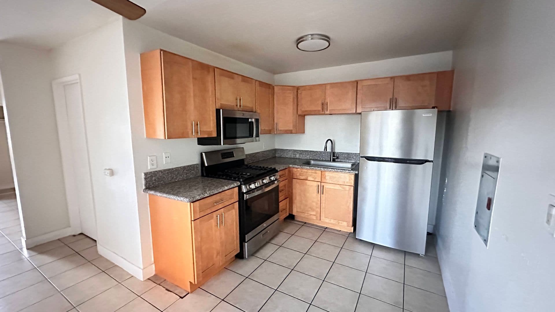 Santa Ana Apartment: 709 E. Chestnut Ave.