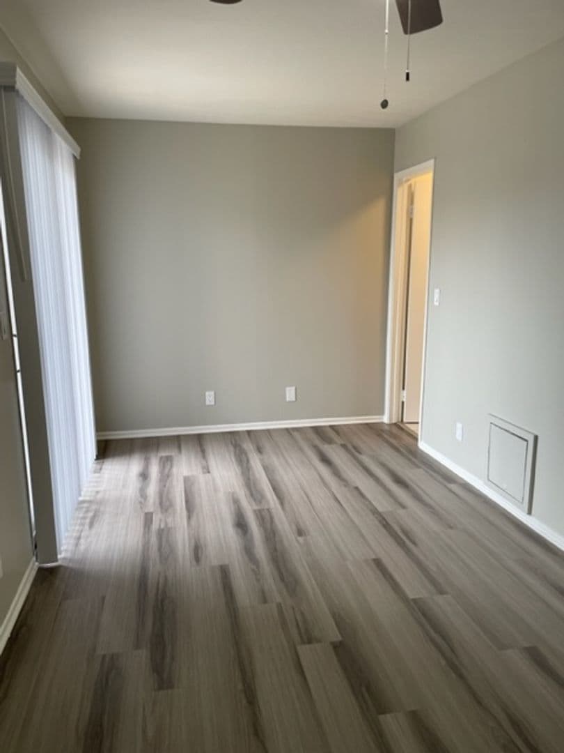 Long Beach Apartment: 1020 Roswell Ave.