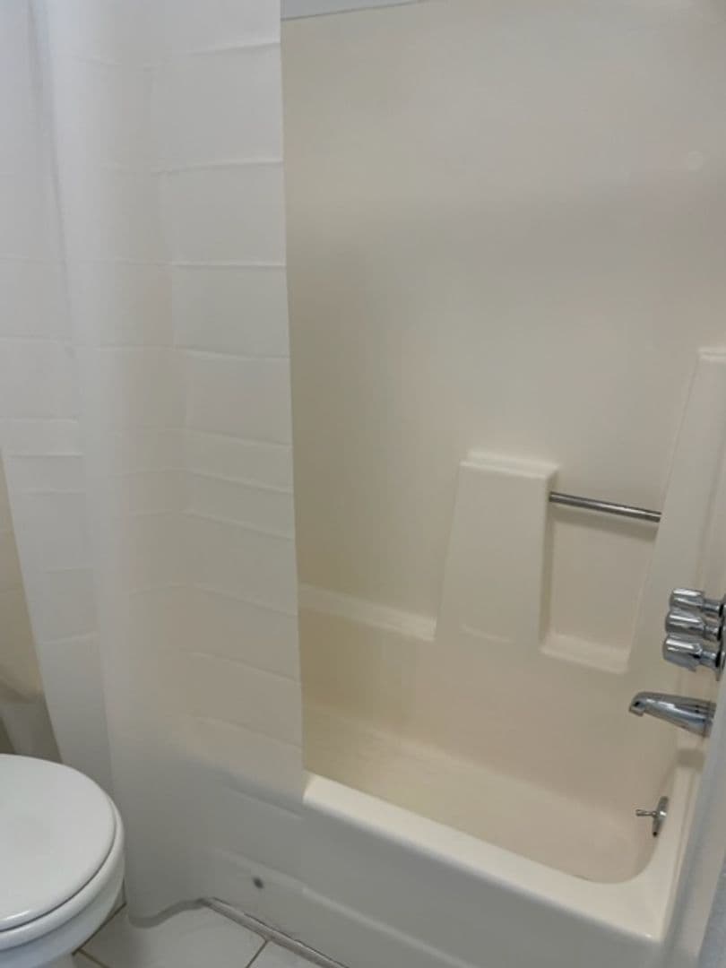 Long Beach Apartment: 1020 Roswell Ave.