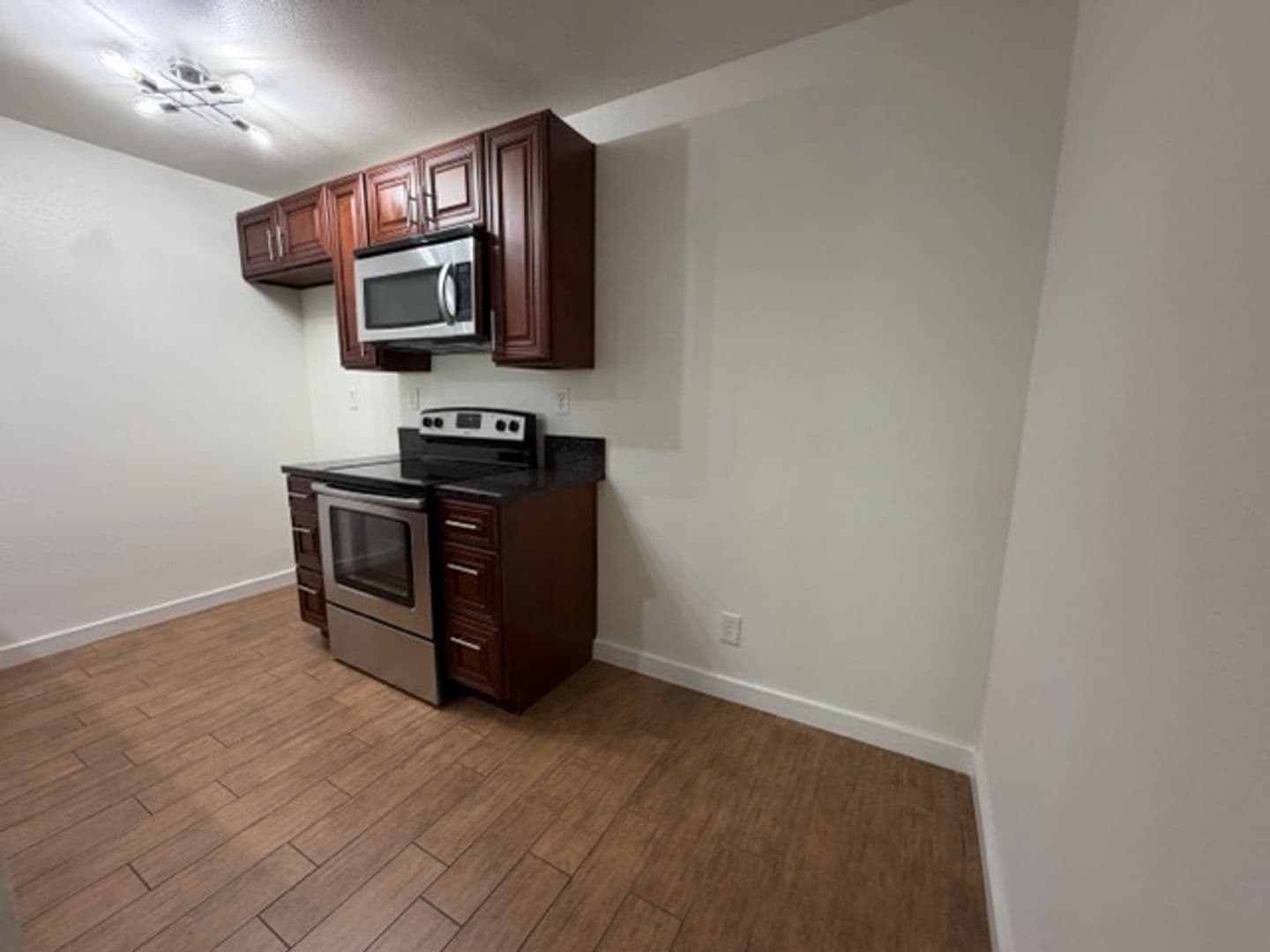 Orange Apartment: 1544 E Quincy Ave #A-03