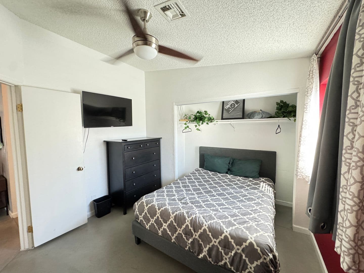 Las Vegas House: 7267 Sixshooter Dr