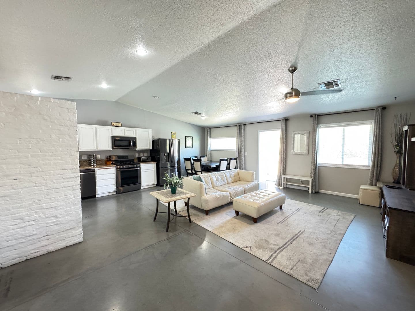 Las Vegas House: 7267 Sixshooter Dr