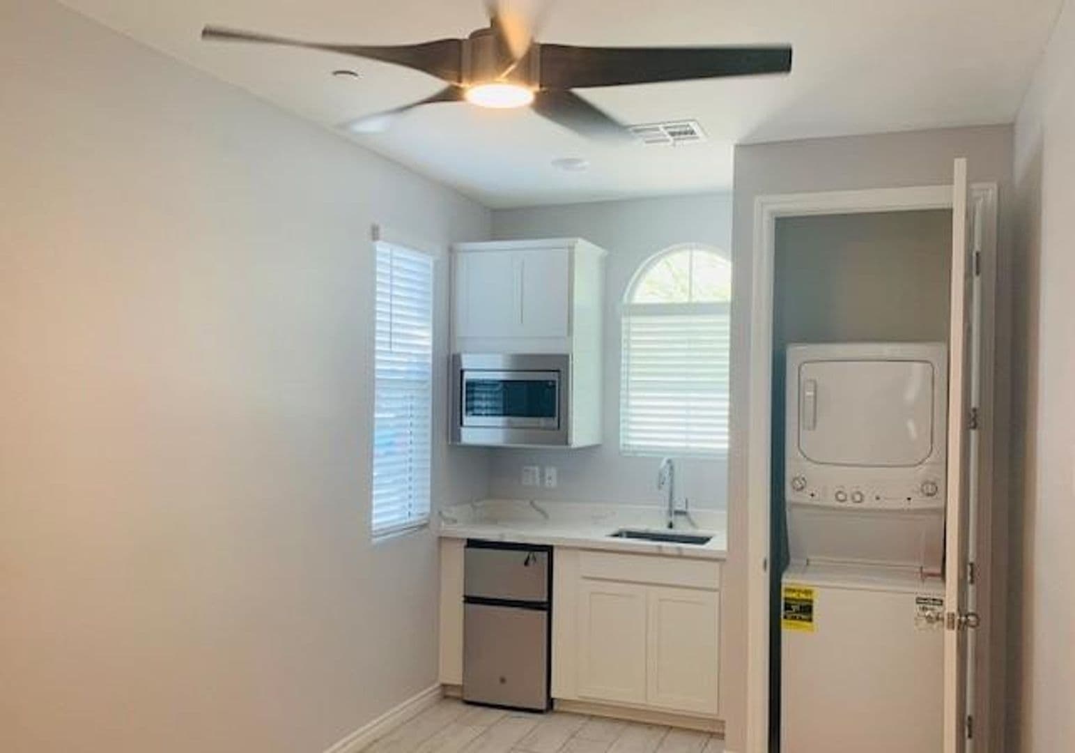 Henderson House: 3753 Neblina Dr