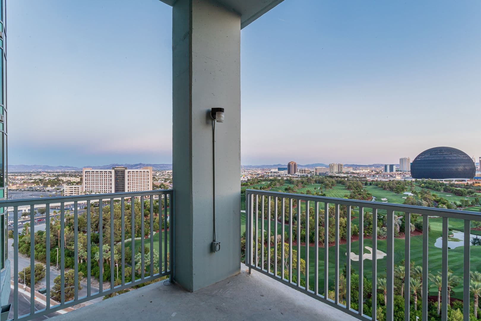 Las Vegas Condo: 360 East Desert Inn Rd #1502
