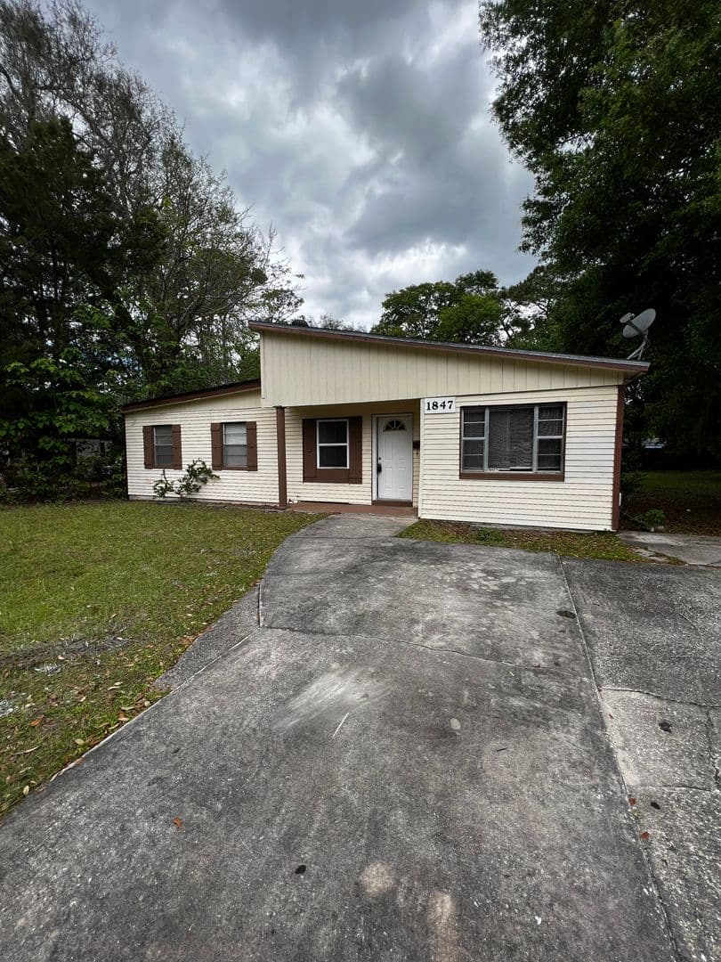 Jacksonville House: 1847 Loyola Drive