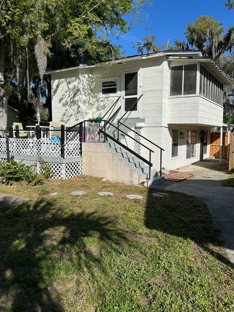 St Augustine House: 111 Cedar St