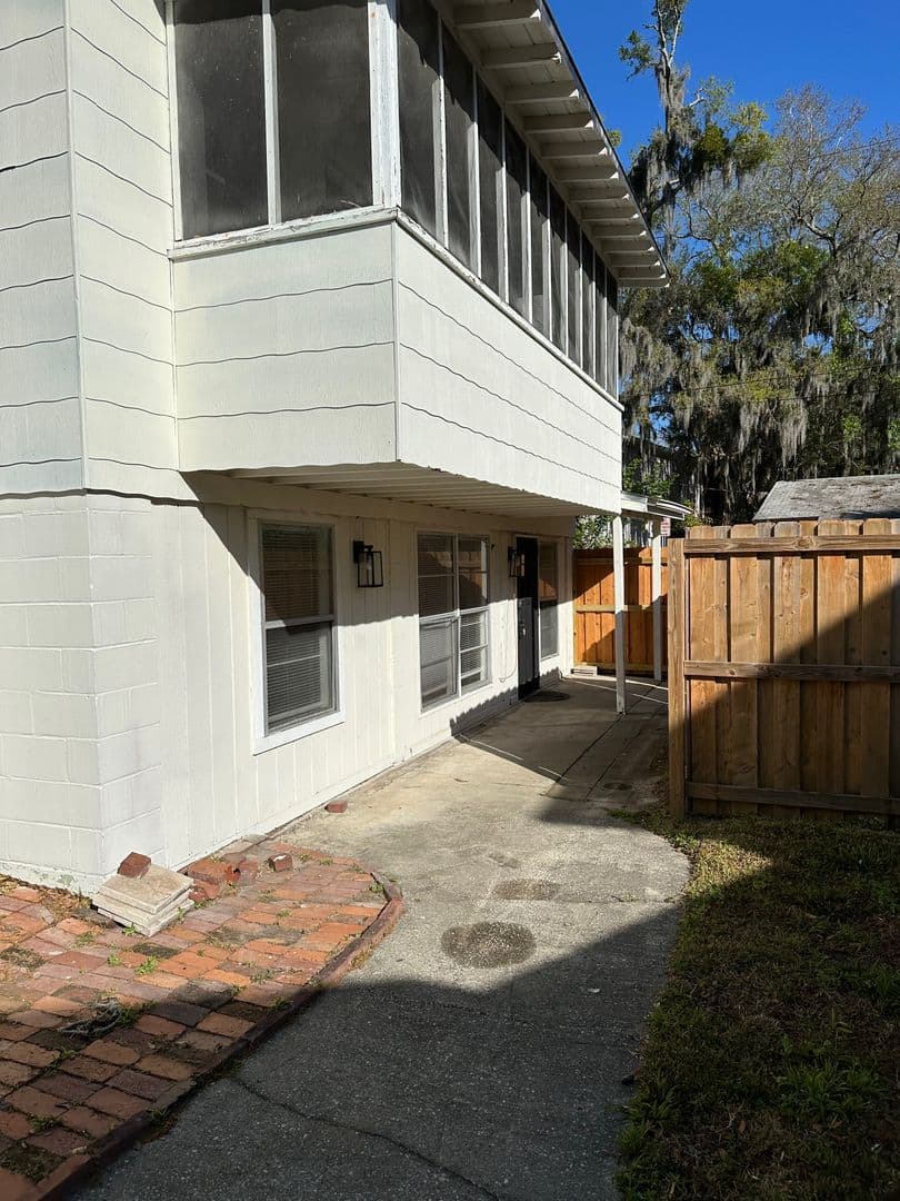 St Augustine House: 111 Cedar St