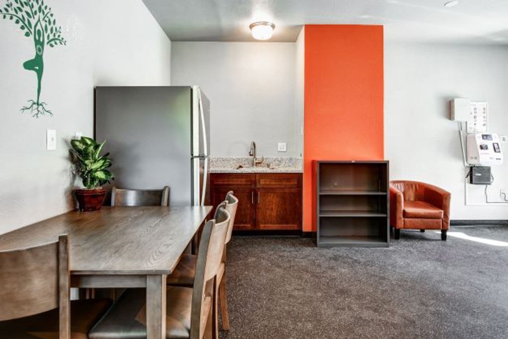 Santa Rosa Apartment: 193 Airport Blvd East
