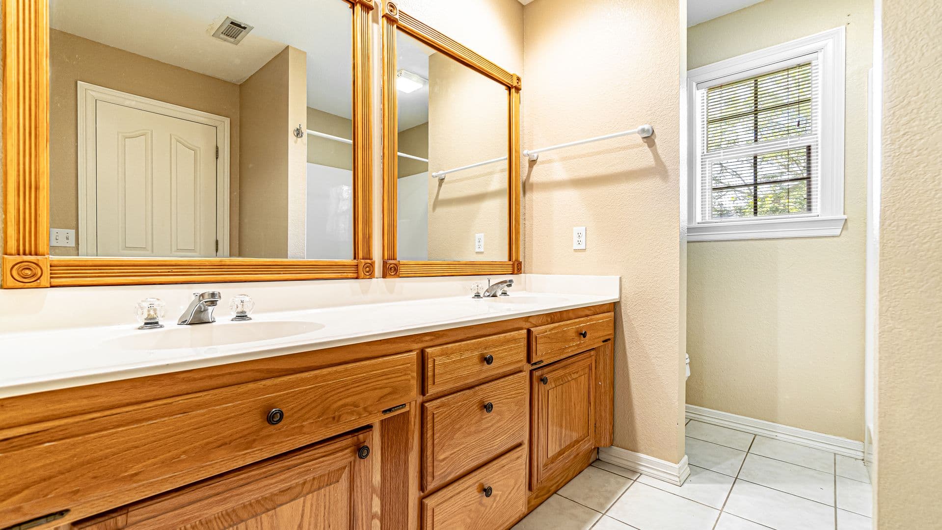 Fayetteville House: 5667 E Country Ridge Drive
