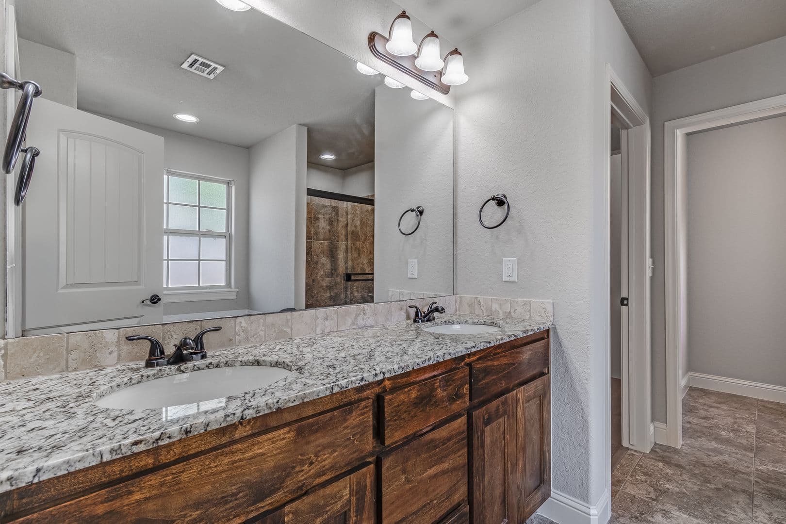 Bentonville House: 2703 SW Warberry Ave