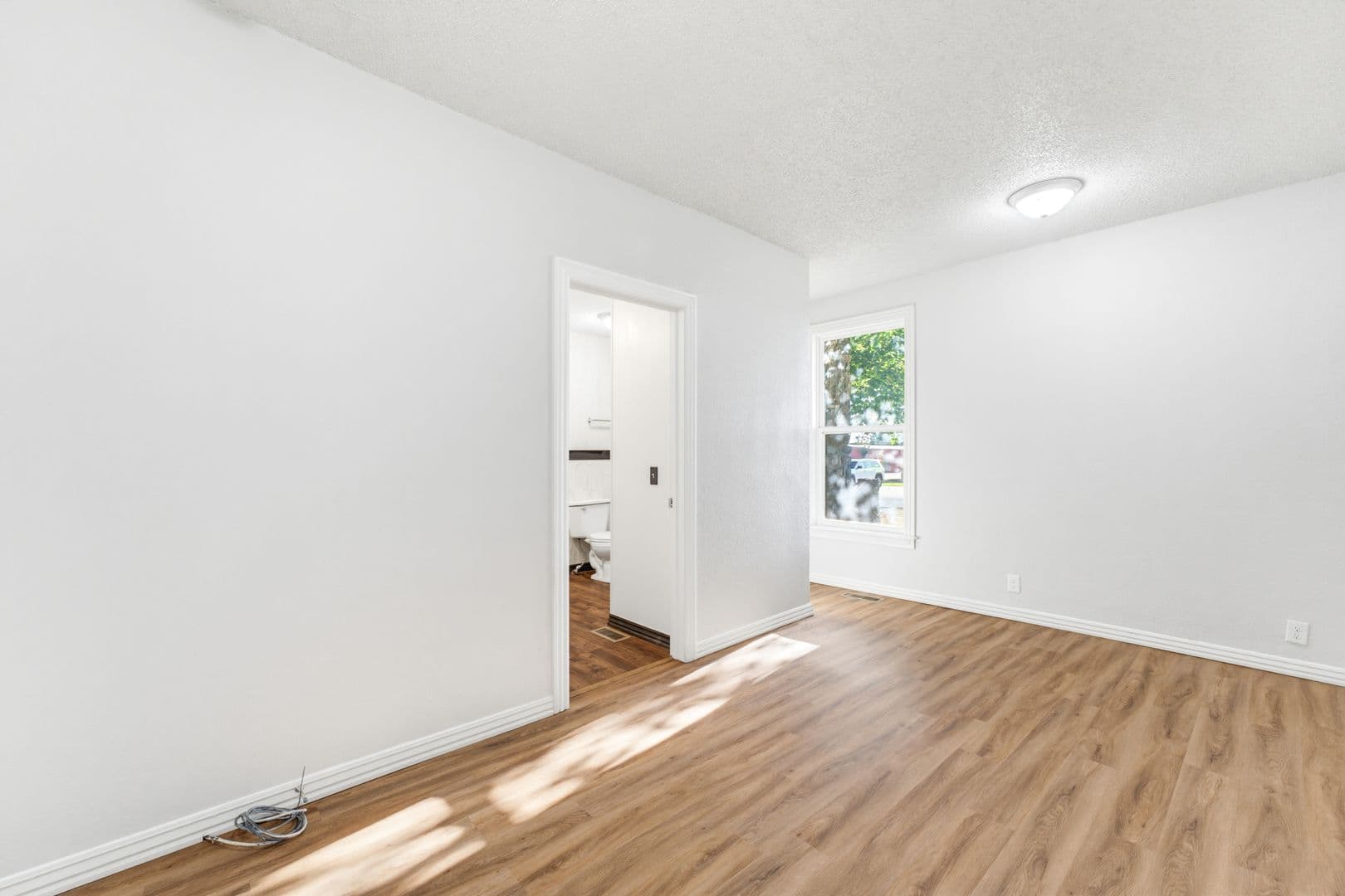 Gravette Apartment: 202 3rd Avenue SE