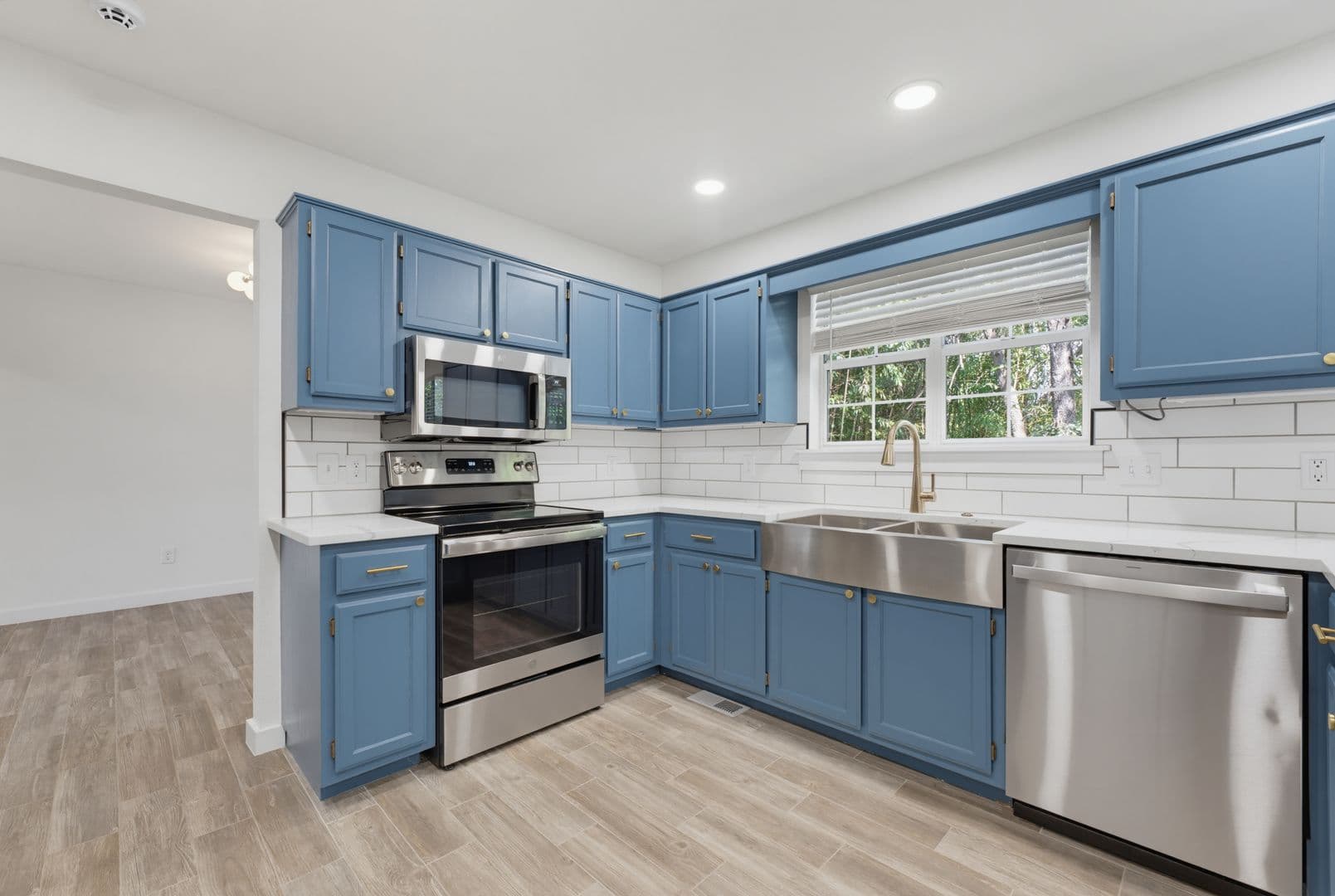 Fayetteville House: 1796 W Berry Street