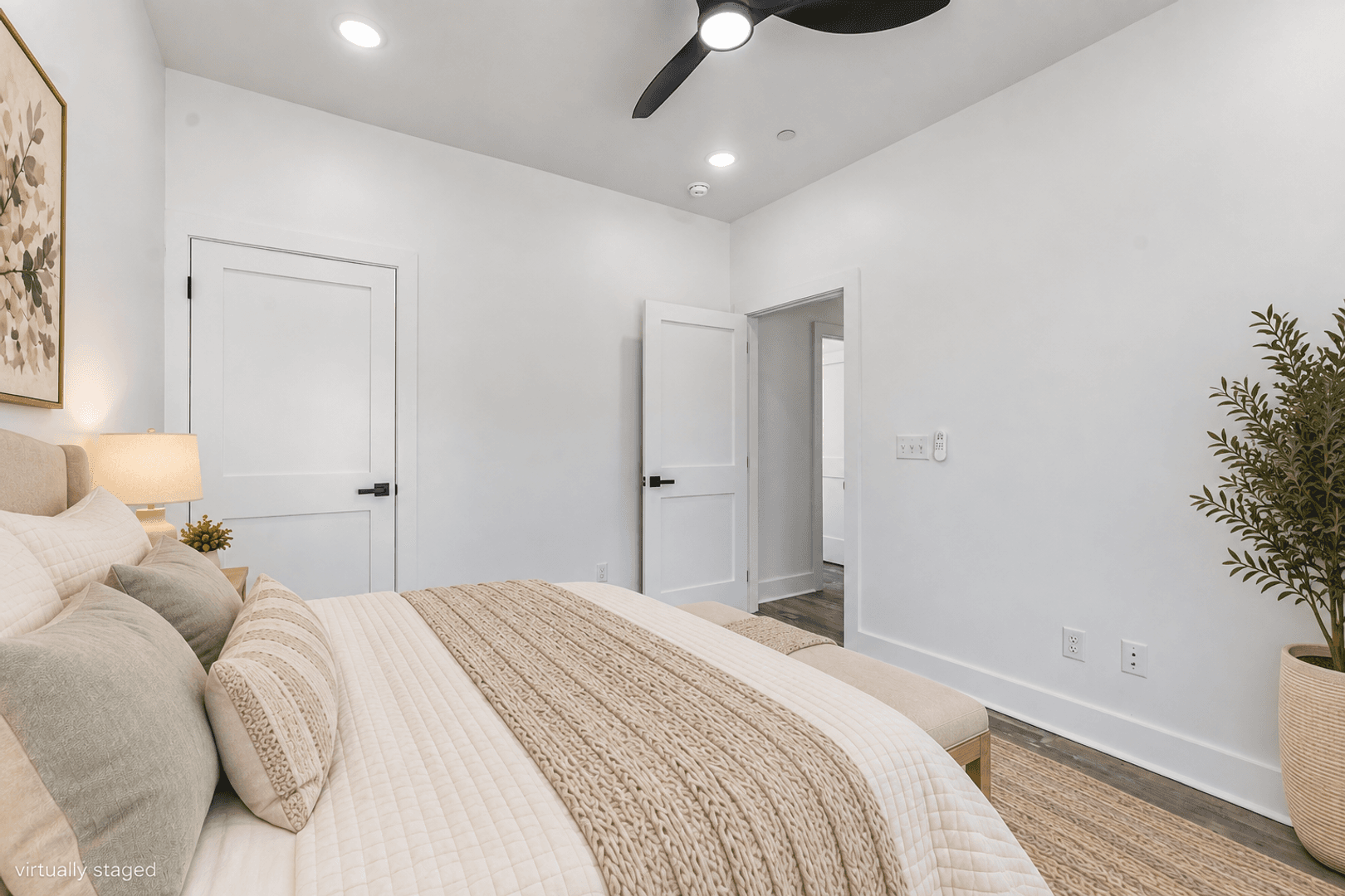 Rogers House: 2600 W BONNIE LN