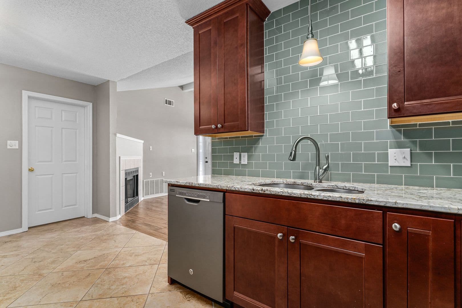 Fort Smith House: 5802 Park Valley Cir.