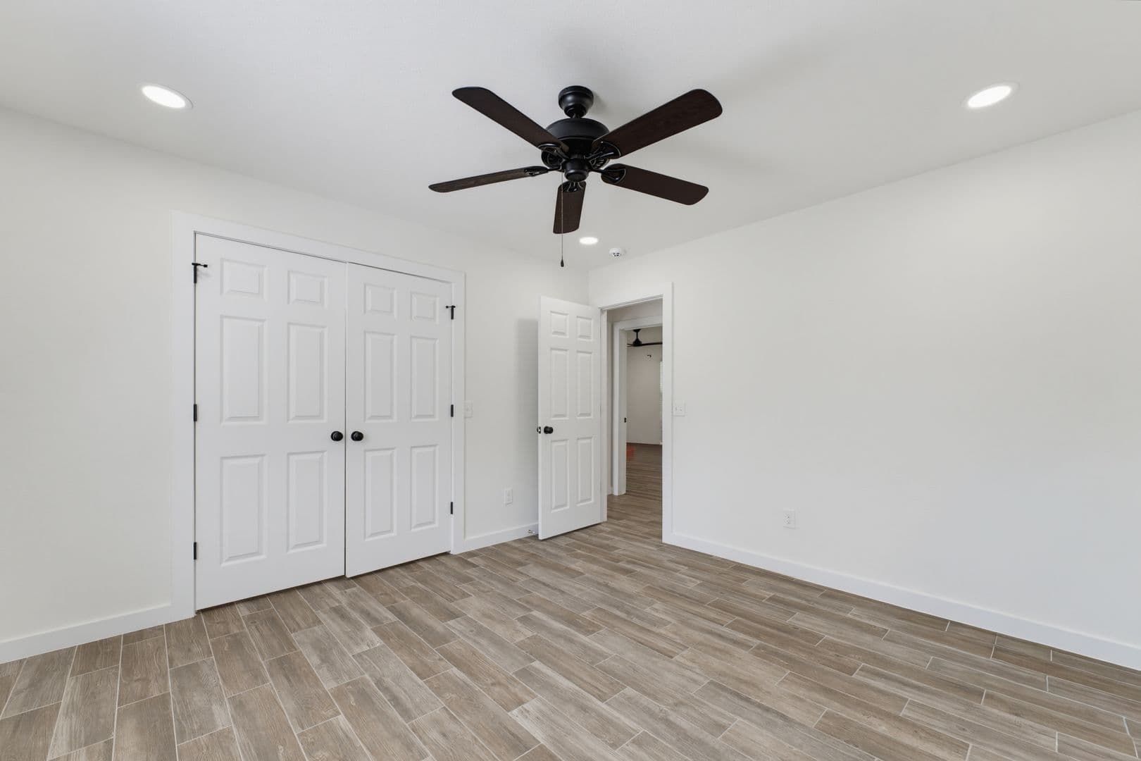 Fayetteville House: 1796 W Berry Street
