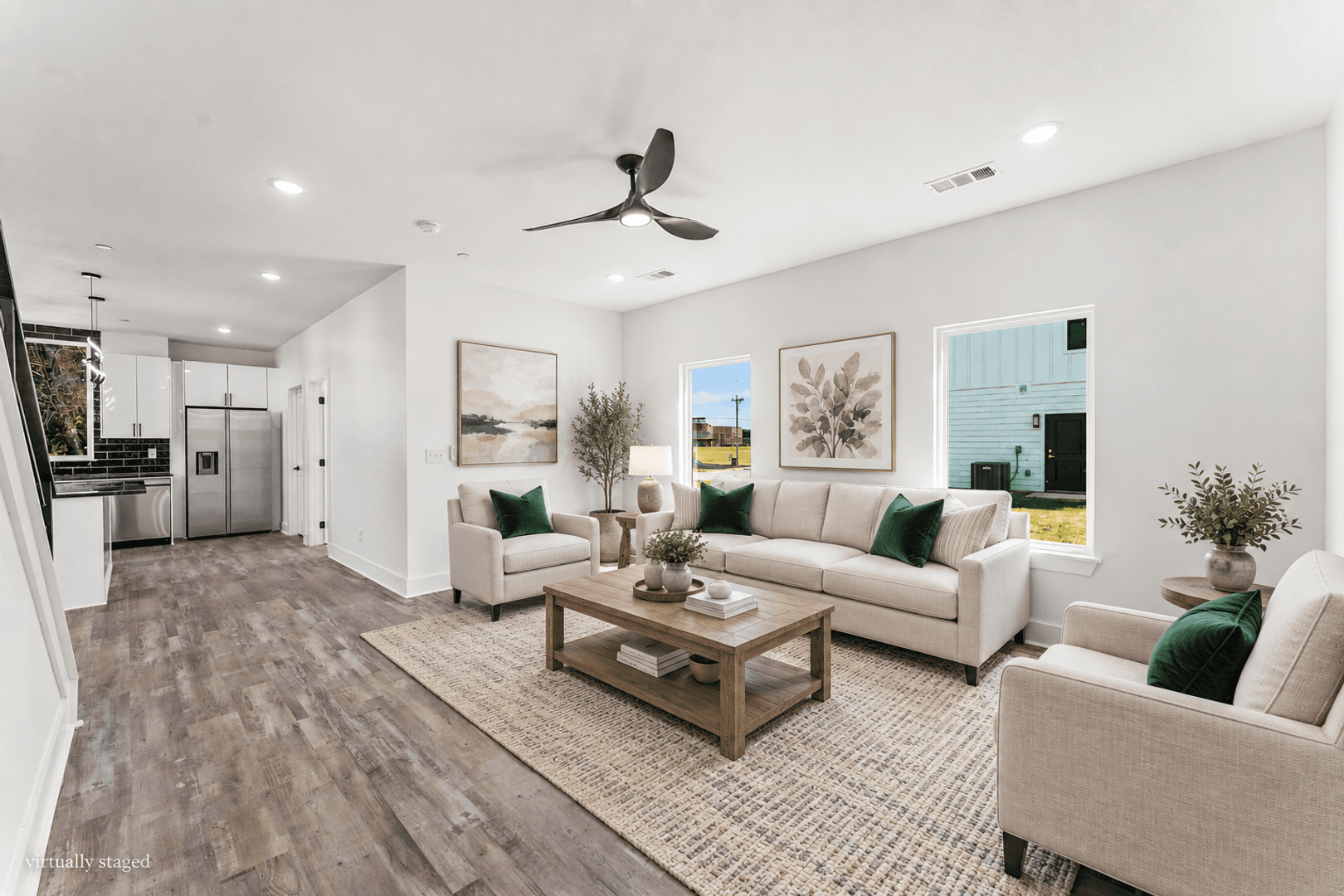Rogers House: 2600 W BONNIE LN