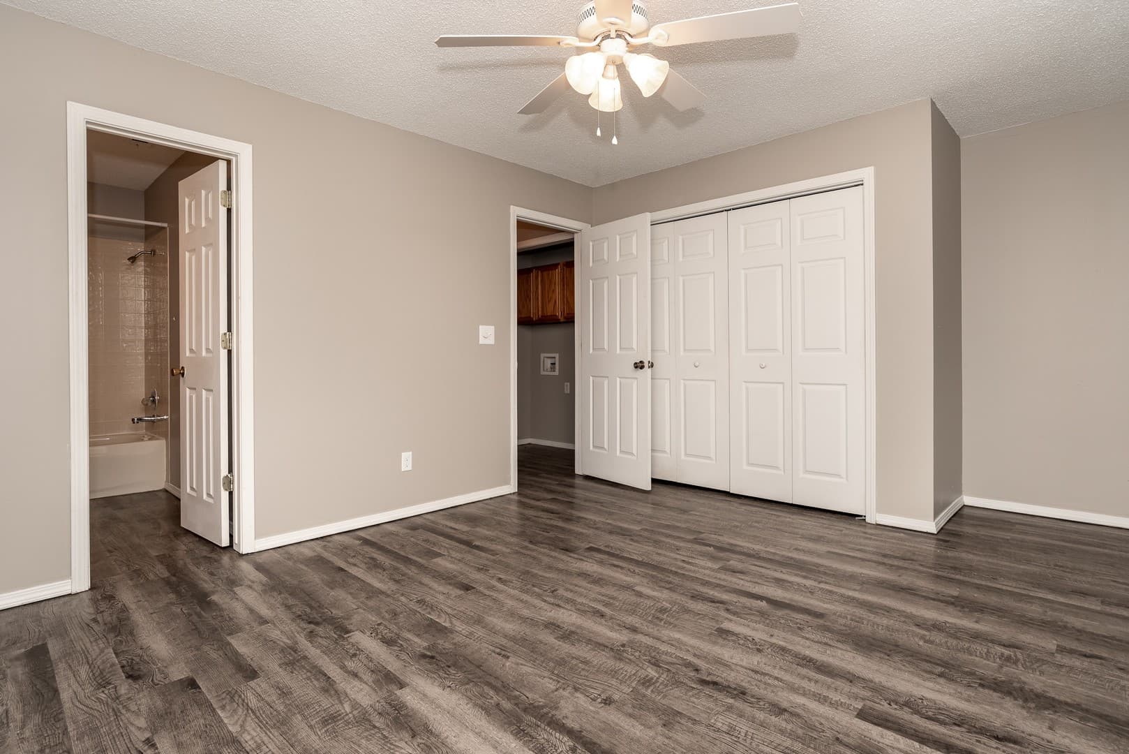 Fayetteville House: 2011 N Chestnut Ave