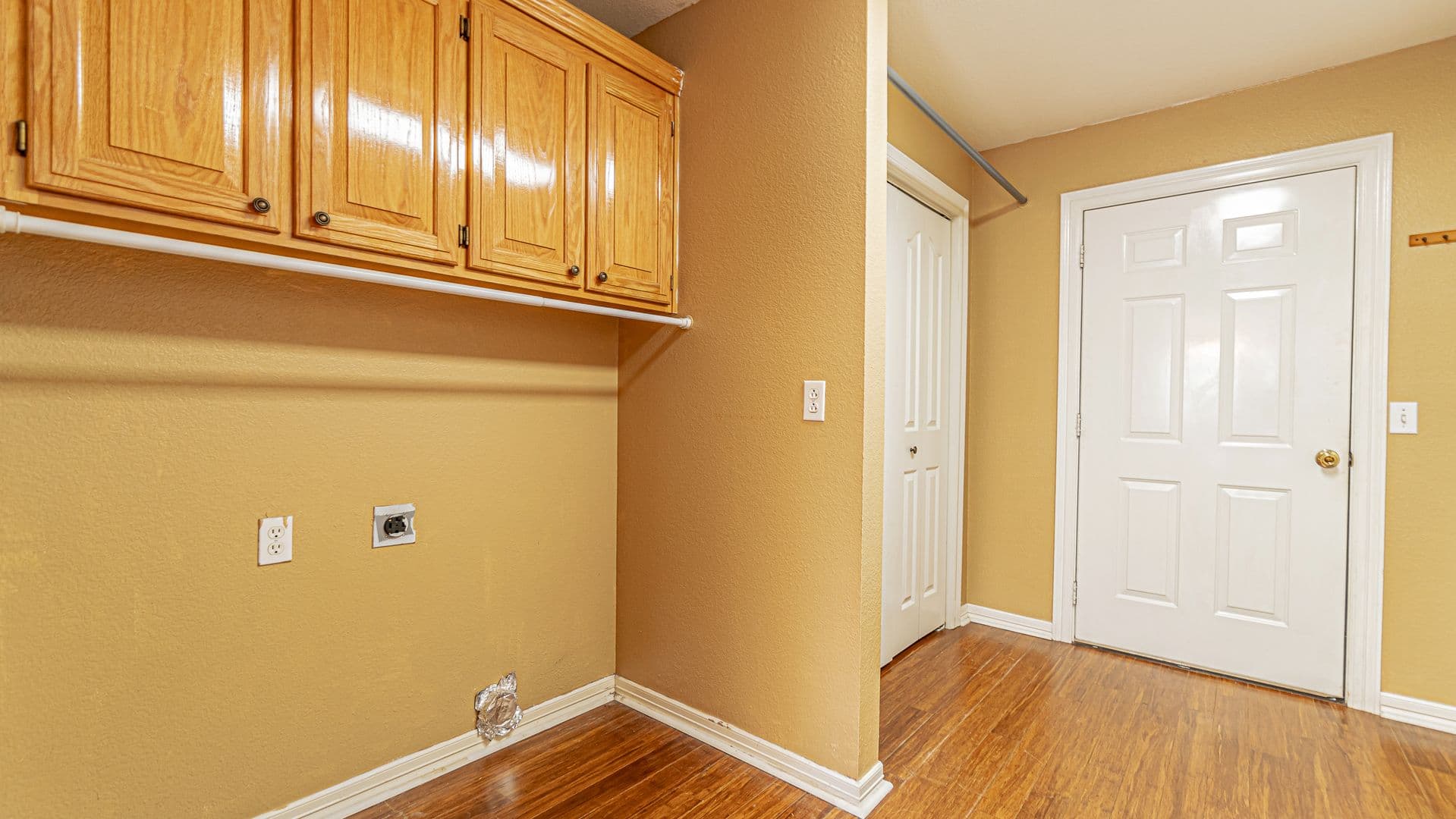 Fayetteville House: 5667 E Country Ridge Drive
