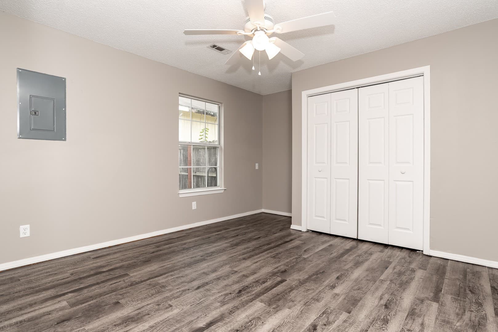 Fayetteville House: 2011 N Chestnut Ave