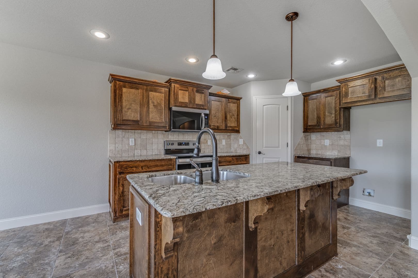 Bentonville House: 2703 SW Warberry Ave