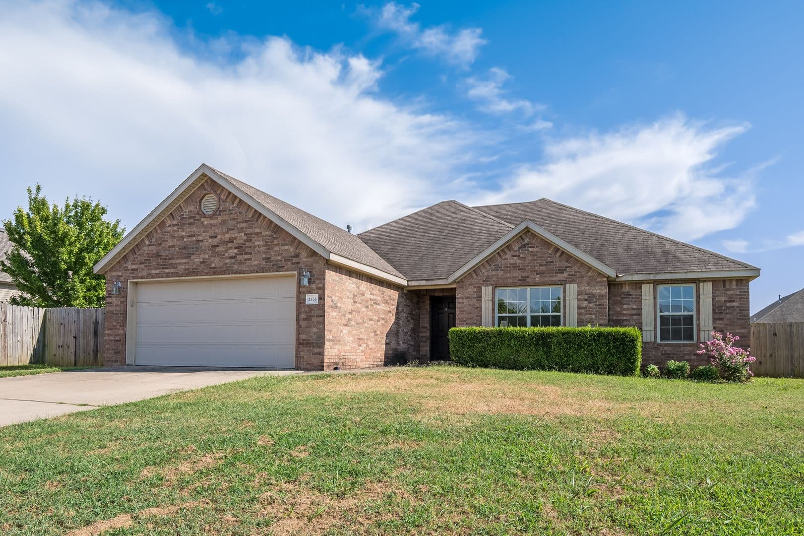 Bentonville House: 2703 SW Warberry Ave