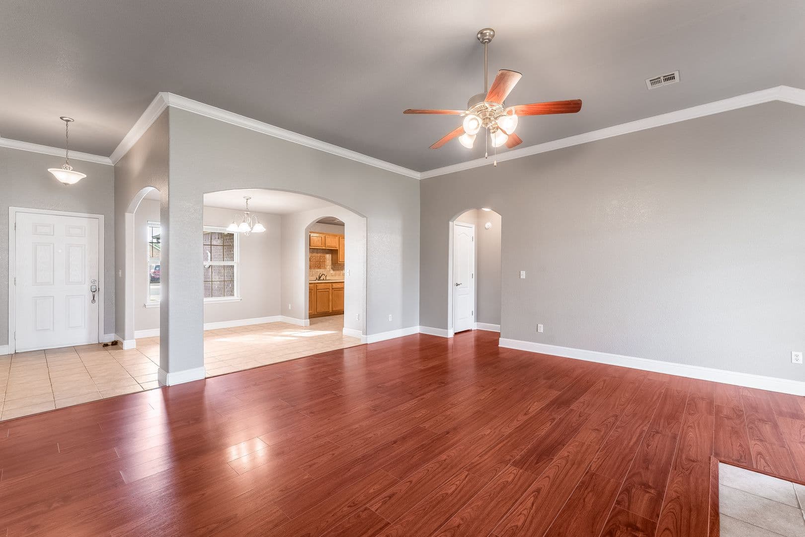 Centerton House: 521 Red Bud St