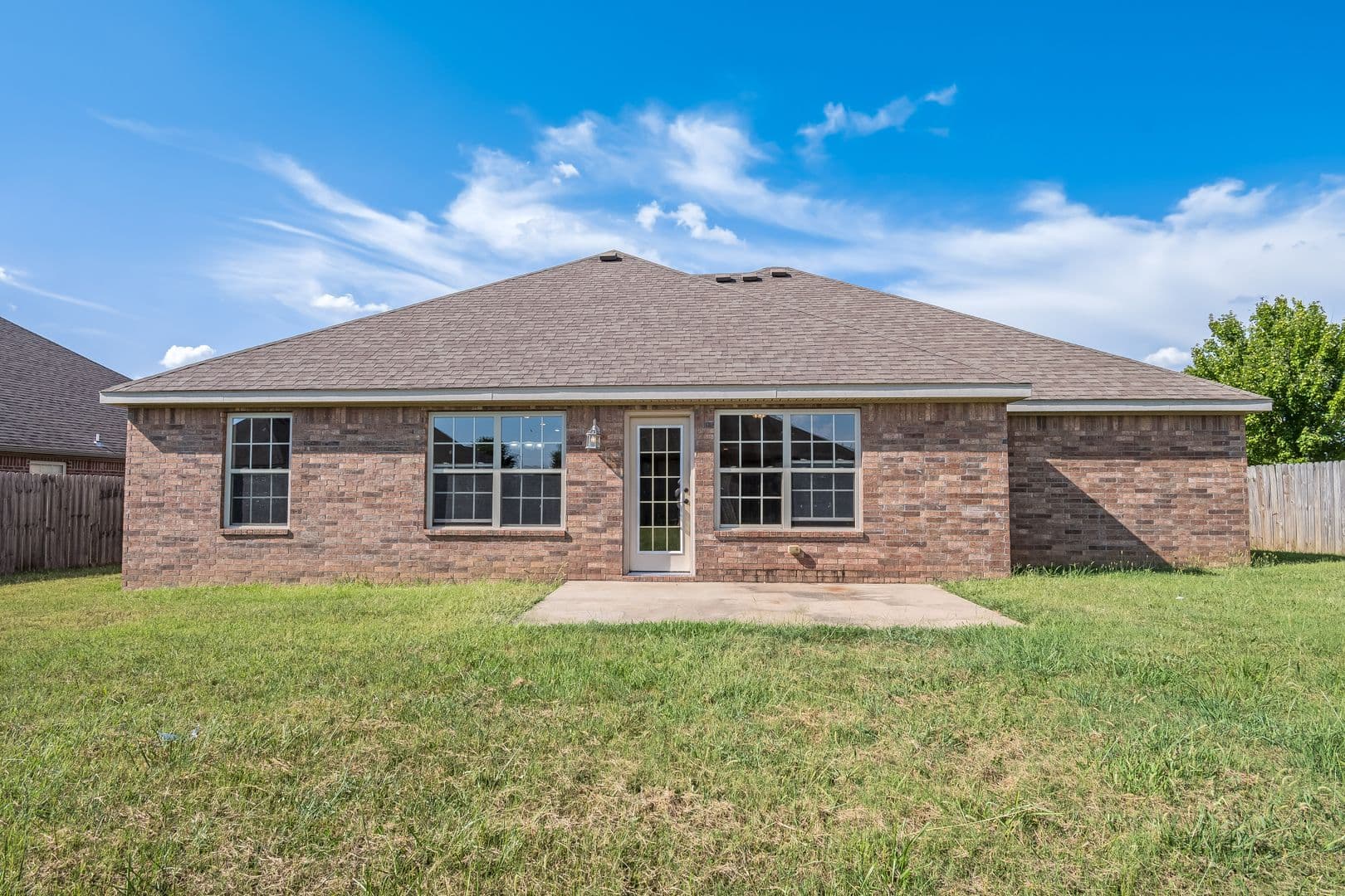 Bentonville House: 2703 SW Warberry Ave