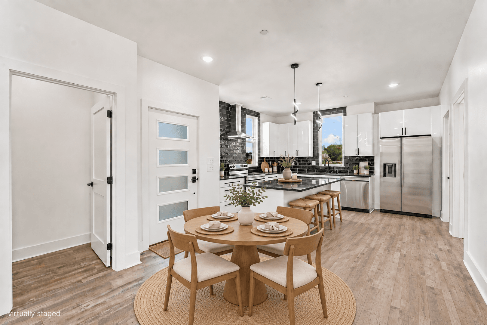Rogers House: 2600 W BONNIE LN