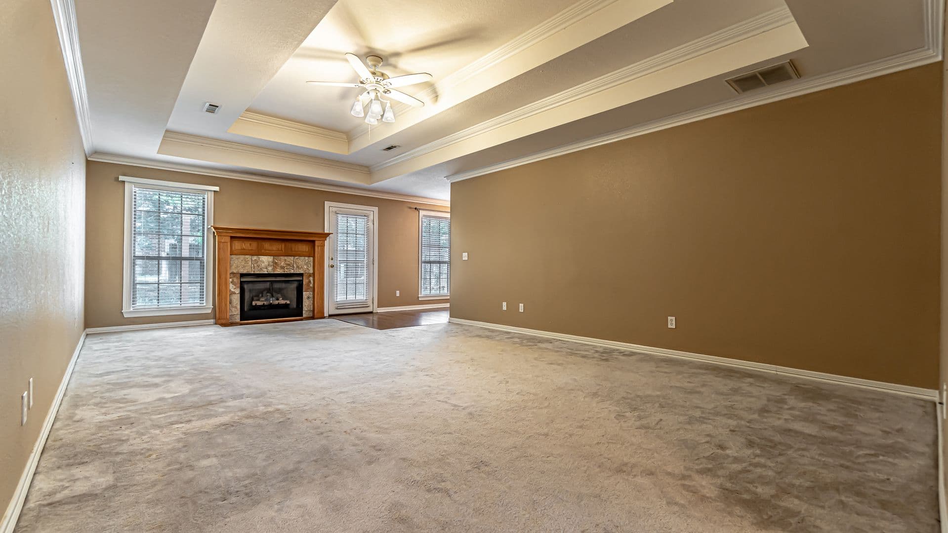 Fayetteville House: 5667 E Country Ridge Drive