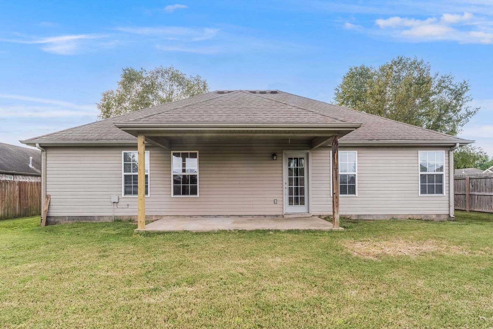 Centerton House: 521 Red Bud St